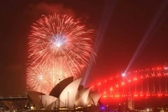 Màn pháo hoa rực rỡ sắc màu trên cầu cảng Sydney. (Nguồn: EPA)
