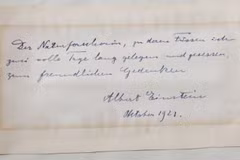 Bức thư viết tay của nhà bác học thiên tài Albert Einstein. (Nguồn: Reuters)