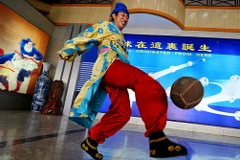 Túc cúc, một môn thể thao giống như bóng đá được người Trung Quốc phát minh ra cách đây 2.000 năm. (Nguồn: AFP)