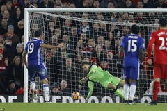 Diego Costa sút hỏng 11m ở trận gặp Liverpool. (Nguồn: Reuters)