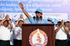 Chủ tịch đảng Nhân dân Campuchia (CPP) cầm quyền, Thủ tướng Samdec Techo Hun Sen phát biểu tại buổi kết thúc chiến dịch vận động tranh cử Quốc hội ở Phnom Penh ngày 27/7. (Nguồn: AFP/TTXVN)