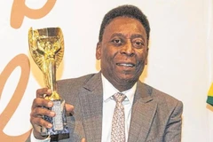 Pele 2016 với bộ sưu tập World Cup. (Nguồn: alliance/Photoshot)