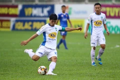 Vòng 13 V-League: Hà Nội vùi dập Than Quang Ninh, HAGL thua ngược