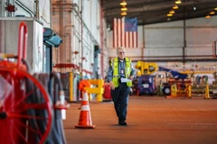 Ông Azriel Blackman, 91 tuổi, nhưng đã có 75 năm làm nghề cơ khí hàng không. (Nguồn: The New York Times)