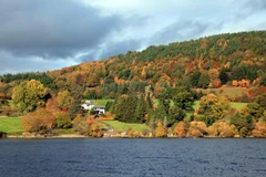 Thu về bên hồ Ullswater, một trong những hồ lớn và đẹp nhất ở vùng Lake District nằm tại Tây Bắc nước Anh. (Ảnh: Như Mai/Vietnam+)