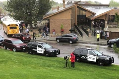 Cảnh sát tại trường STEM School Highlands Ranch sau vụ xả súng. (Nguồn: AP)