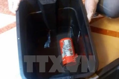 Một trong hai chiếc hộp đen của chiếc máy bay MS804 gặp nạn. (Nguồn: EPA/TTXVN)