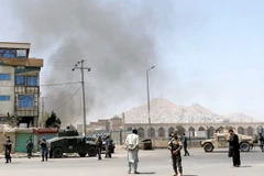 Khói bốc lên sau một vụ nổ ở Kabul. (Nguồn: Reuters)