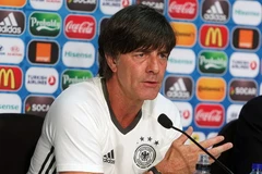 HLV Joachim phát biểu trước trận gặp Ba Lan. (Nguồn: Dfb.de)