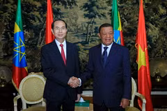 Chủ tịch nước Trần Đại Quang hội đàm hẹp với Tổng thống Mulatu Teshome. (Ảnh: Nhan Sáng/TTXVN)