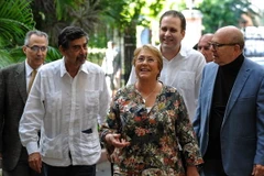 Tổng thống Chile Michelle Bachelet (giữa) tại thủ đô La Habana, Cuba ngày 7/1. (Nguồn: AFP/TTXVN)
