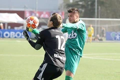 Alexander Đặng (áo xanh) trong màu áo Nest-Sotra IL. (Nguồn: VFF)