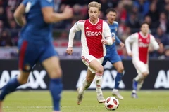 Frenkie de Jong trong màu áo Ajax.