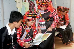 Cấp 18 ấn phẩm báo, tạp chí cho vùng dân tộc thiểu số và miền núi