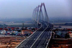 Cầu Nhật Tân trong ngày khánh thành. (Ảnh: Huy Hùng/TTXVN)