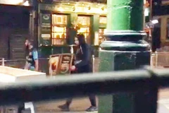 Những đối tượng tham gia vụ tấn công được camera ghi lại. (Nguồn: Daily Mail)