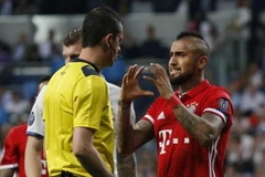 Vidal công khai chỉ trích trọng tài Viktor Kassai. (Nguồn: Reuters)