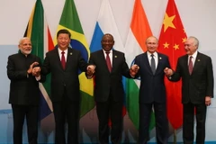Các nhà lãnh đạo BRICS chụp ảnh lưu niệm tại Hội nghị ở Johannesburg ngày 26/7. (Ảnh: AFP/TTXVN)