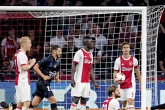 Ajax (áo đỏ-trắng) sớm phải chia tay Champions League. (Nguồn: AP)
