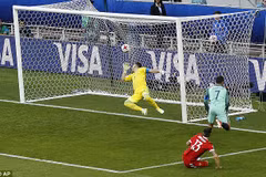 Pha lậ công giúp Ronaldo cán mốc mới. (Nguồn: AP)
