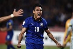 Teerasil Dangda lập cú đúp giúp Thái Lan có điểm đầu tiên tại vòng loại World Cup 2018. (Nguồn: Getty Images)