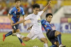 Văn Toàn trong trận đấu với U21 Yokohama. (Ảnh: Quang Nhựt/TTXVN)