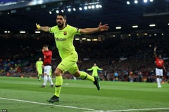 Suarez góp công lớn giúp Barcelona giành chiến thắng tại Old Trafford.