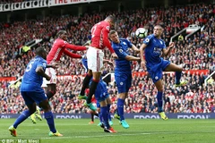 Smalling mở tỷ số cho Manchester United. (Nguồn: Daily Mail)