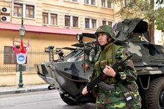 Lực lượng Thiết giáp của Bộ Tư lệnh Thủ đô Hà Nội chốt giữ tại các mục tiêu đặc biệt quan trọng bảo vệ hội nghị. (Nguồn: TTXVN)