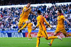Luis Suarez giúp Barcelona thắng đậm Deportivo. (Nguồn: Getty Images)