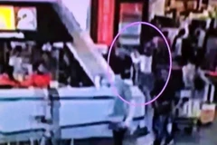 Khoảnh khắc Kim Jong-nam bị sát hại. (Nguồn: irishmirror.ie)