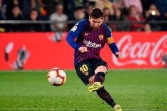 Barcelona thoát thua trước Villarreal sau 'cơn mưa bàn thắng' 