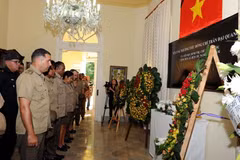 Đoàn đại biểu Bộ Các lực lượng vũ trang cách mạng Cuba viếng Chủ tịch nước Trần Đại Quang. (Ảnh: Vũ Lê Hà/TTXVN)