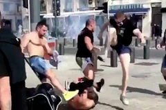 Cổ động viên Anh bị tấn công tại Marseille. (nguồn: DM)