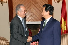 Thủ tướng Nguyễn Tấn Dũng tiếp Hội Hữu nghị Việt Nam-Algeria do ông Cherfaoui Tayeb, Chủ tịch hội dẫn đầu. (Ảnh: Đức Tám/TTXVN)