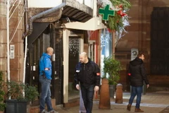 Cảnh sát điều tra tại hiện trường vụ xả súng ở Strasbourg, Pháp ngày 11/12. (Ảnh: THX/TTXVN)