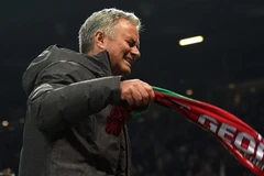 Jose Mourinho hân hoan sau khi M.U vào chung kết. (Nguồn: AP)