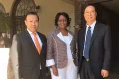 Thứ trưởng Ngoại giao Vũ Hồng Nam trong chuyến thăm và làm việc tại Cộng hòa Namibia. (Ảnh: TTXVN phát)