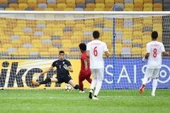 U16 Indonesia (áo đỏ) khiến U16 Iran nhận thất bại.