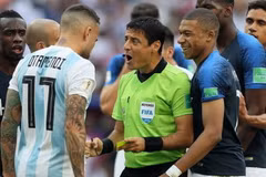 Ông Alireza Faghani điều khiển trận Pháp - Argentina ở World Cup 2018. (Nguồn: AP)