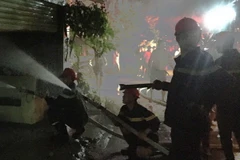 Lực lượng cứu hỏa làm nhiệm vụ. (Ảnh minh họa: Nguyễn Oanh/TTXVN)