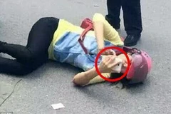 Người phụ nữ truy cập mạng sau khi tai nạn. (Nguồn: Shanghaiist)