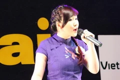 Thí sinh đến từ Pháp trình diễn bài dự thi. (Ảnh: Văn Long/Vietnam+)