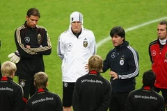 Đội tuyển Đức và huấn luyện viên Joachim Loew đã trở lại tập luyện ở Duesseldorf. (Ảnh: Getty Images)