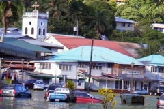 Một con đường chính khu vực trung tâm thành phố Fagatogo bị ngập do sóng thần. (Ảnh: AP)