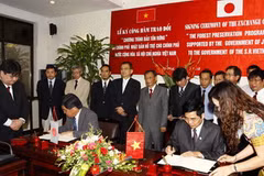 Buổi lễ ký công hàm trao đổi. (Ảnh: Đình Huệ/TTXVN)