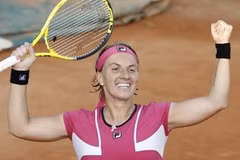 Kuznetsova may mắn thoát nạn. (Nguồn: Reuters)