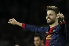 Gerard Pique "khát" được đá cặp cùng với sao Real