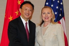 Ông Dương Khiết Trì và bà Hillary Clinton. (Nguồn: Getty Images)