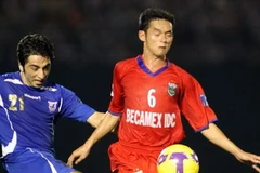 Cả Al Karamah (áo xanh) lẫn đội tuyển Syria đều đá với sơ đồ 3-2-3-2. (Ảnh: TT&VH)